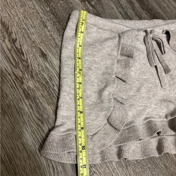 Lemon Beige Ruffle Shorts - Picture 3 of 3